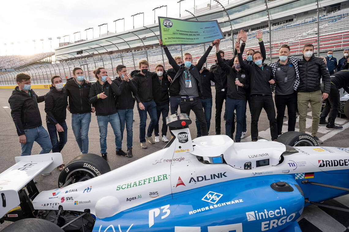Das siegreiche Team nach dem zweiten Platz in Las Vegas