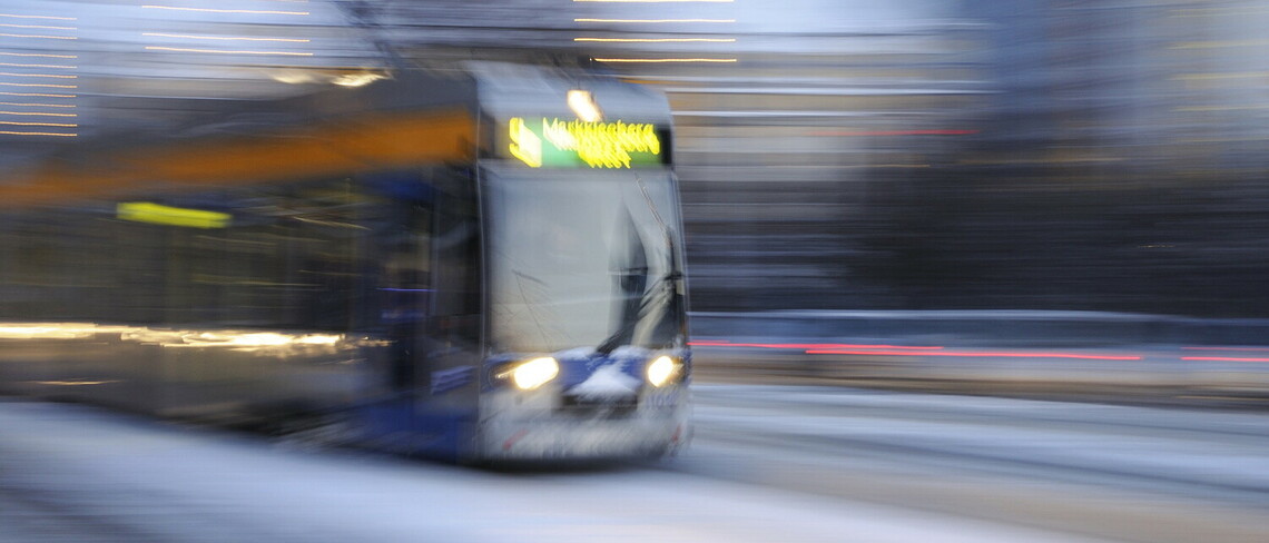 Eine Straßenbahn in Leipzig.