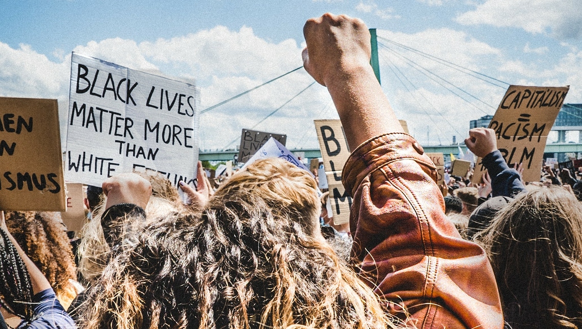 Resistance©Mika Baumeister on Unsplash