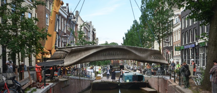 Die 3D-gedruckte Stahlbrücke in der Innenstadt von Amsterdam. Quelle: MX3D